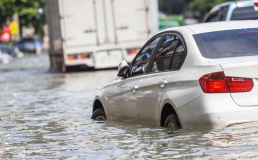 车被洪水淹没了保险公司赔吗，车辆被洪水淹没保险有赔偿不