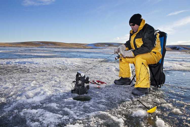 冬季化冰如何钓鱼，化冰时钓鱼
