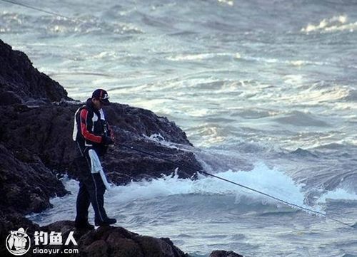 海钓大浪如何钓鱼最好，海浪大适合钓鱼吗？