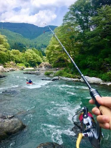 溪边钓鱼如何用漂钓鱼视频，溪边钓鱼如何用漂钓鱼视频讲解？