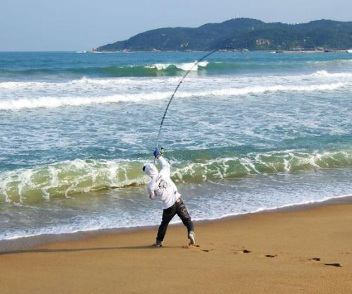 在海边如何能钓鱼，在海边怎么钓鱼钓鱼！