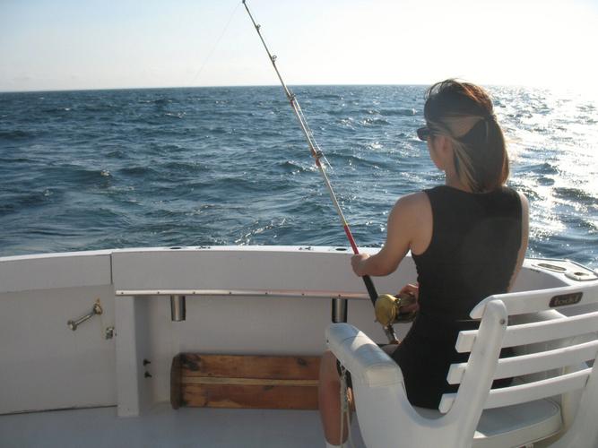 如何出海当渔民钓鱼，出海钓鱼赚钱养家行吗！